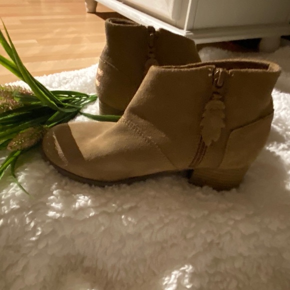 Never worn Tom boots - Picture 1 of 3